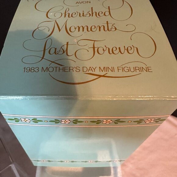 Vintage 1983 Set of Avon Mother's Day Figurines/Love is a Song for Mother Plate - Picture 10 of 16